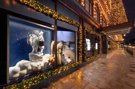 vetrina gucci natale|Natale 2020, le vetrine per le feste più belle .